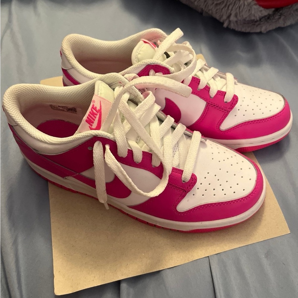 Pink n white Nike